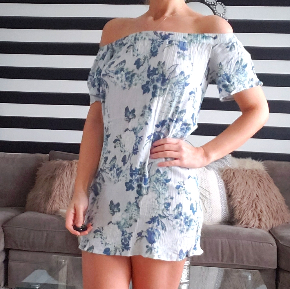 5/$25 Off the shoulder flower dress xs